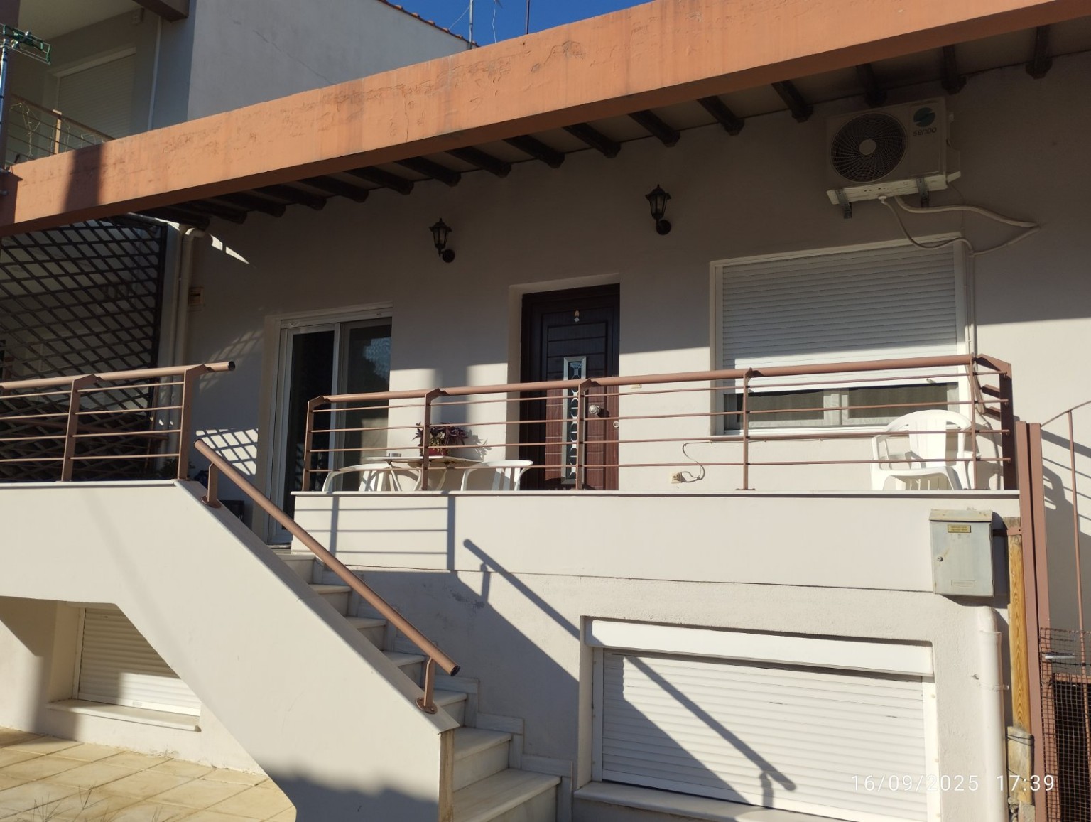 KOM-ST-001 residence facade