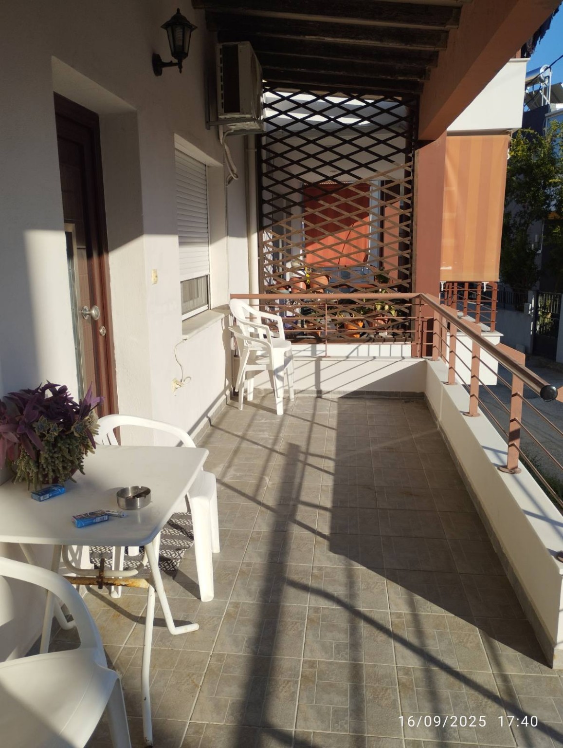 KOM-ST-001 covered balcony