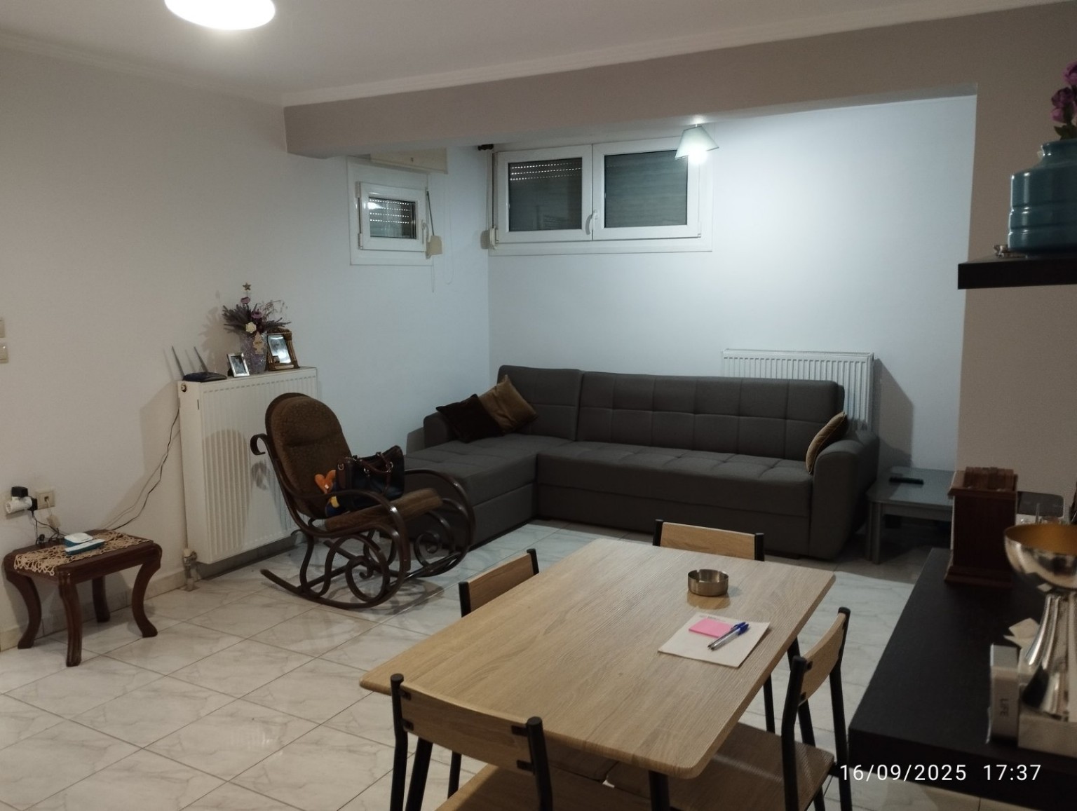 KOM-ST-001 living and dining area