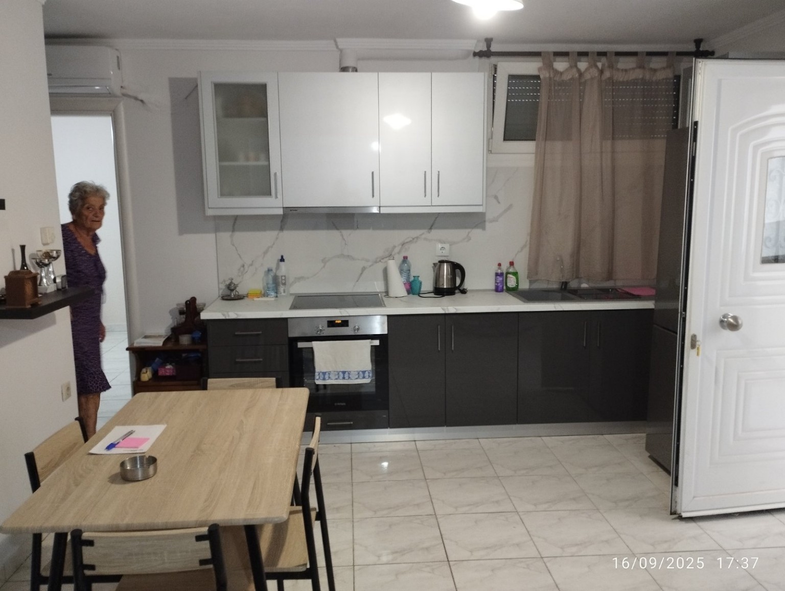 KOM-ST-001 fitted kitchen