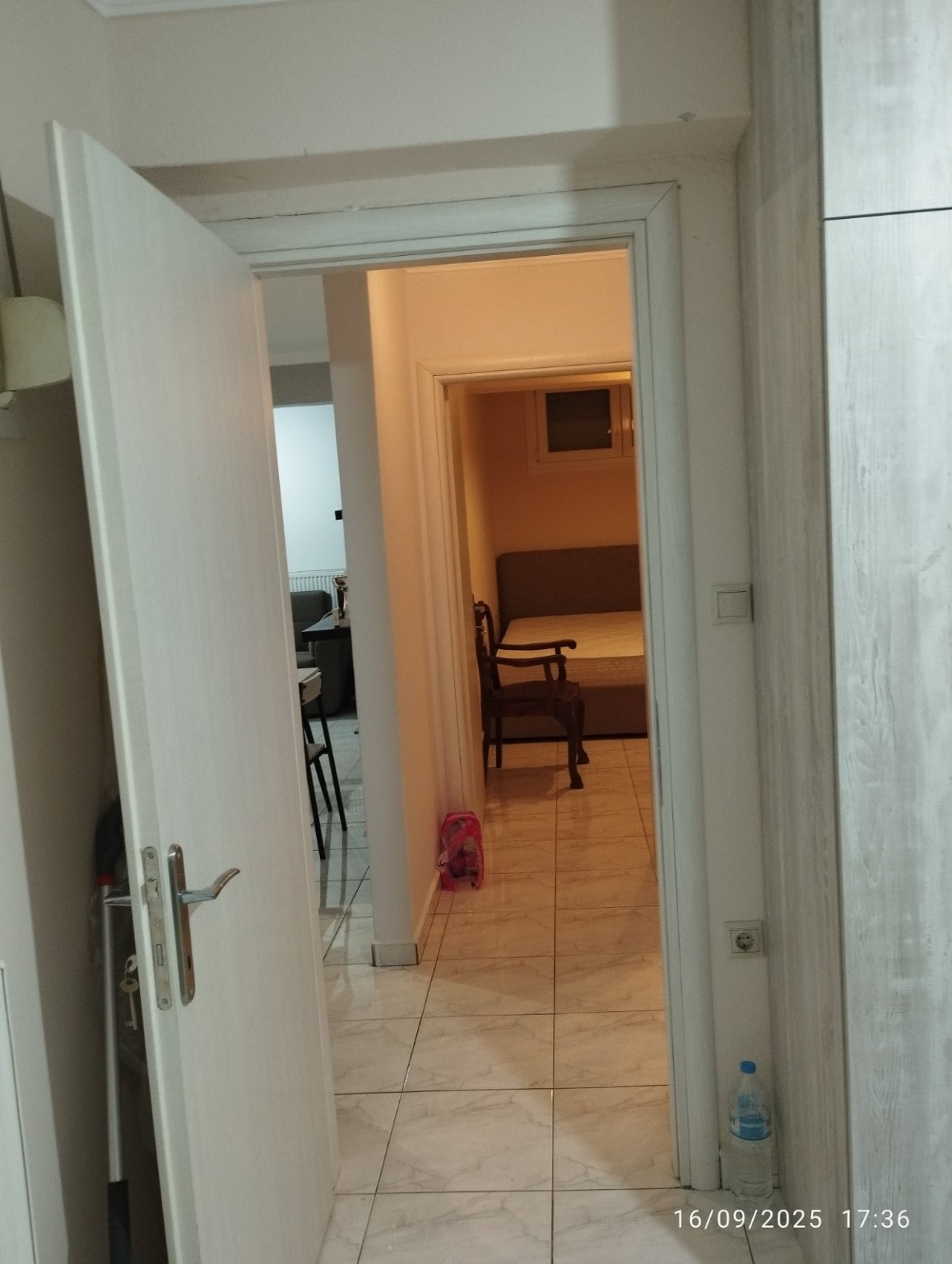 KOM-ST-001 hallway