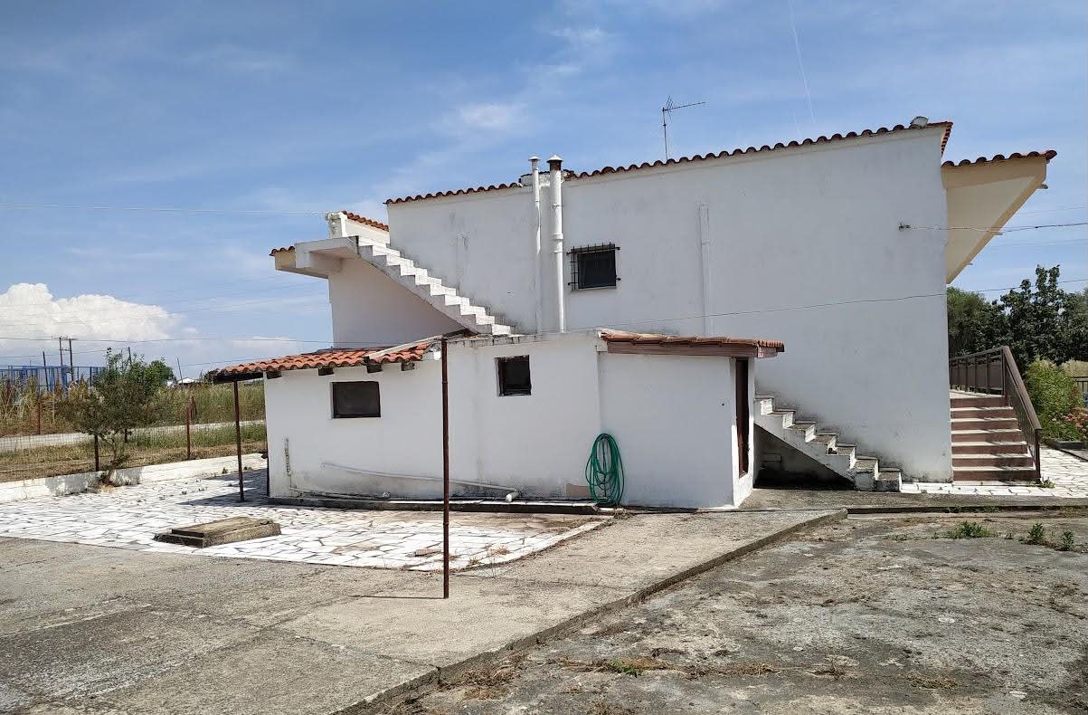 POR-001 rear exterior