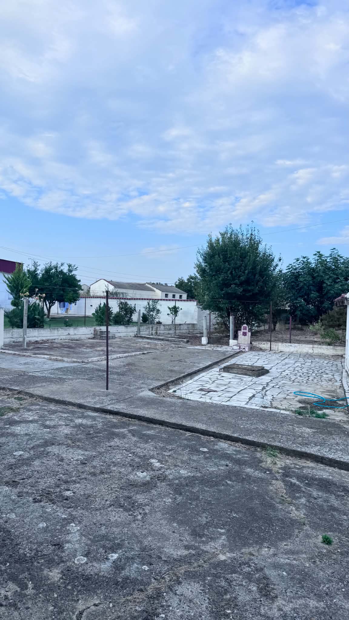 POR-001 plot and outdoor area