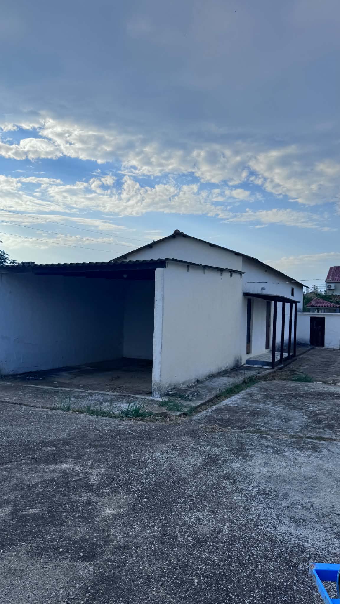POR-001 auxiliary building and garage
