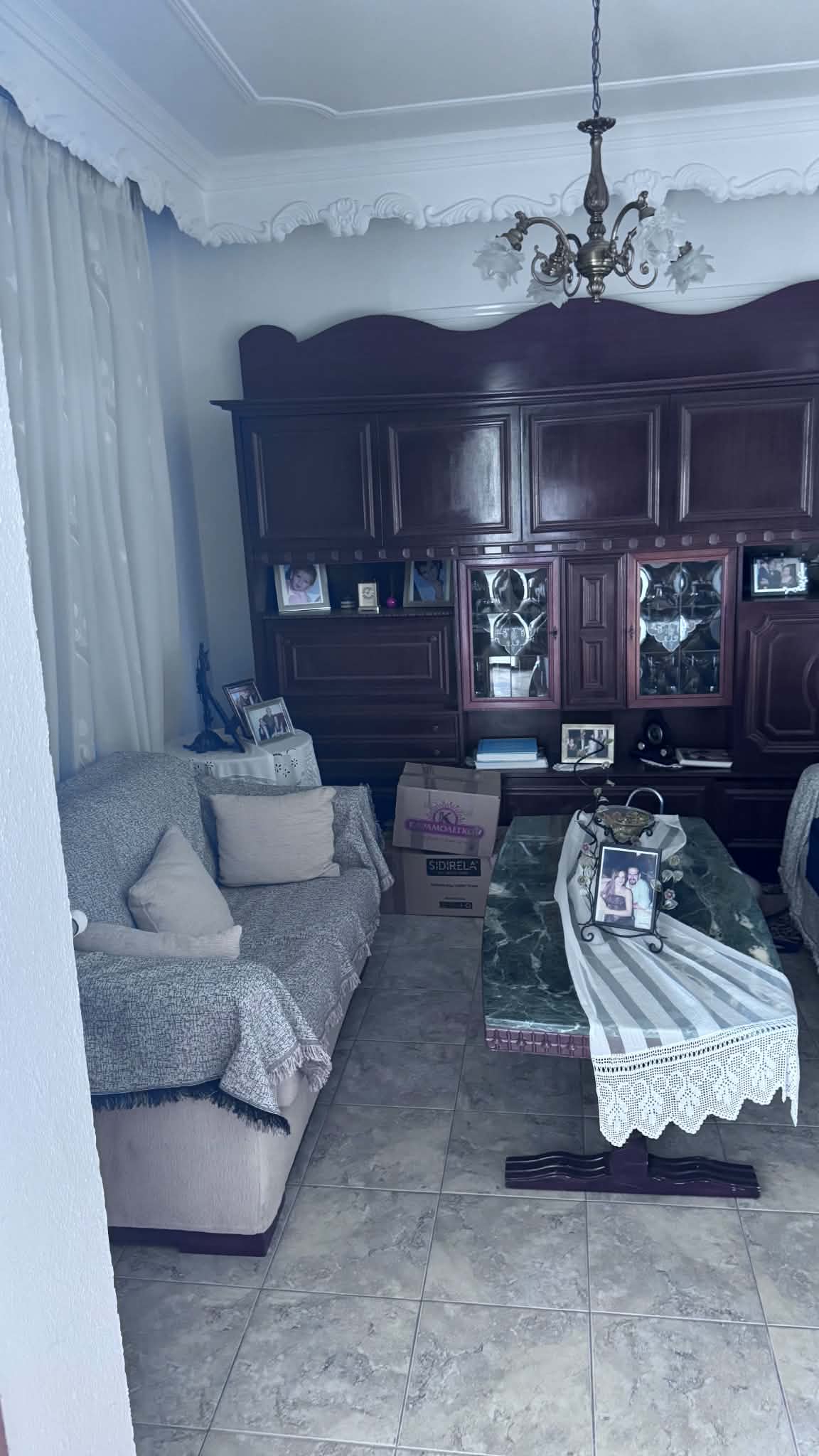 POR-001 furnished living room